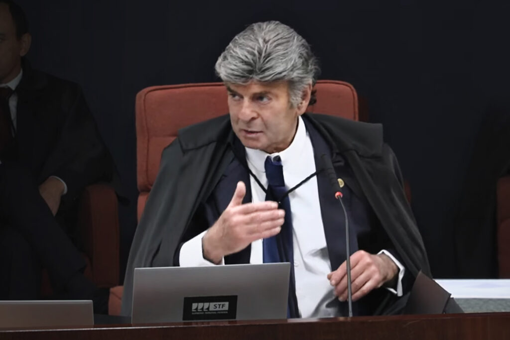 fux-vota-em-julgamento-de-bolsonaro-e-outros-reus-no-stf;-siga