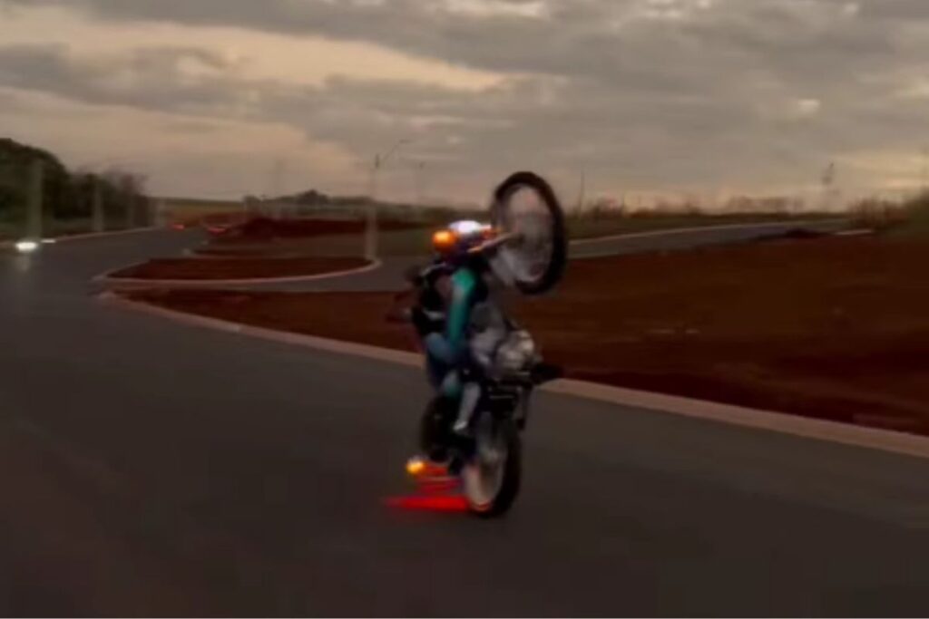 manobras-na-rua:-policia-apreende-motos-usadas-por-menino-de-7-anos