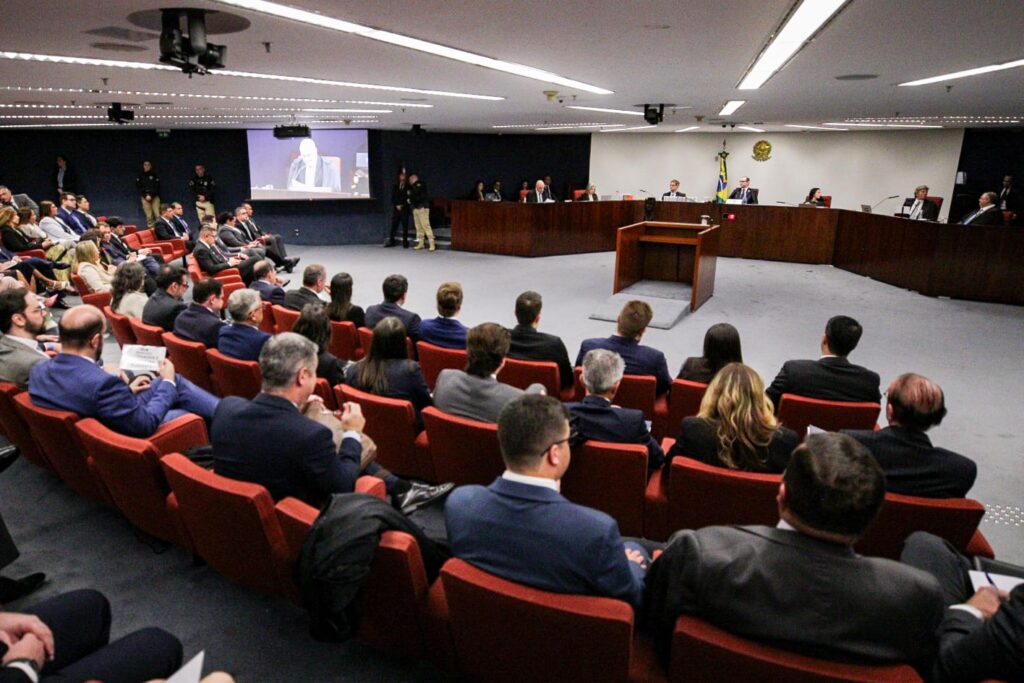 apos-divergencias-de-fux,-carmen-lucia-e-zanin-sao-os-proximos-a-votar