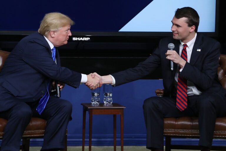 trump-homenageara-com-medalha-ativista-assassinado-a-tiros-nos-eua