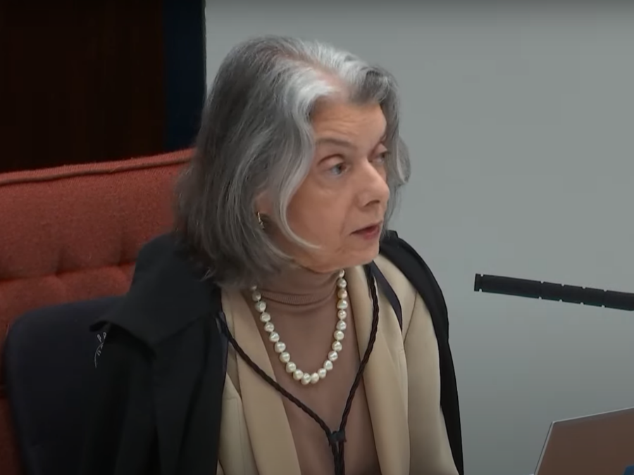 Cármen Lúcia diz que denúncia contra Bolsonaro não foi negada na essência