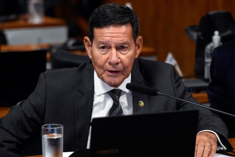 mourao-diz-que-condenacao-de-bolsonaro-e-“uma-farsa”-e-defende-anistia