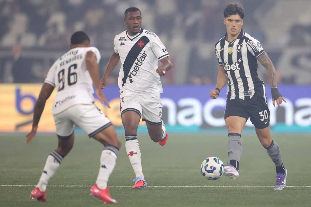 nos-penaltis,-vasco-vence-botafogo-e-vai-a-semifinal-da-copa-do-brasil