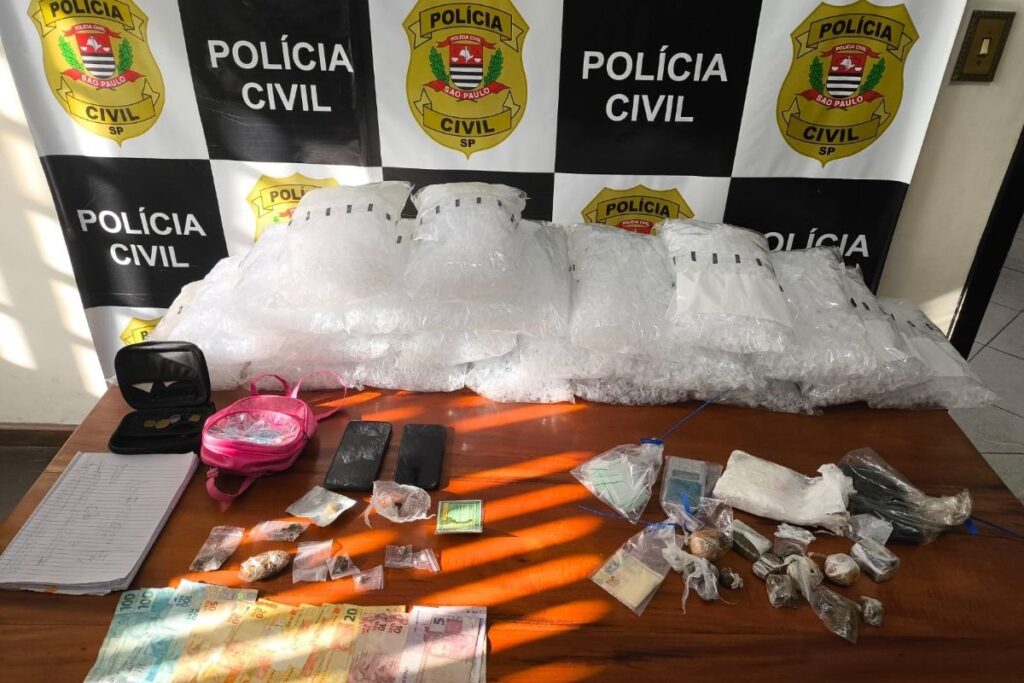 policia-apreende-drogas,-dinheiro-e-itens-do-trafico-no-litoral-norte