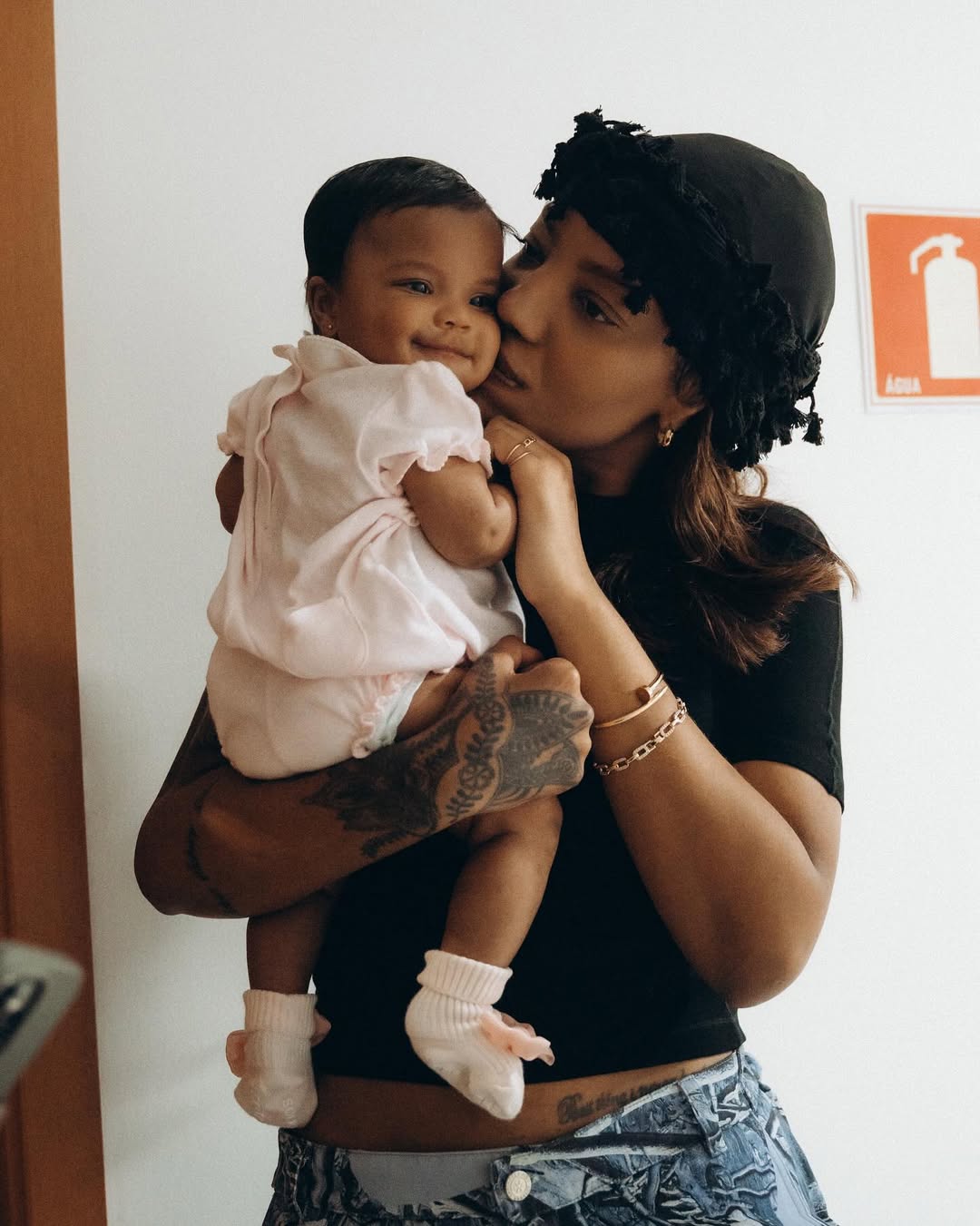 Ludmilla posta fotos inéditas com Zuri e Brunna Gonçalves: “Coração fora do peito”