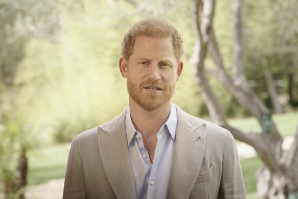 principe-harry-faz-viagem-surpresa-a-ucrania-e-apoia-soldados-feridos