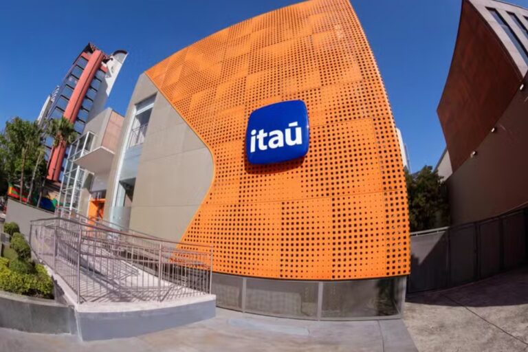 sindicato-dos-bancarios-vai-a-justica-contra-itau-apos-demissoes