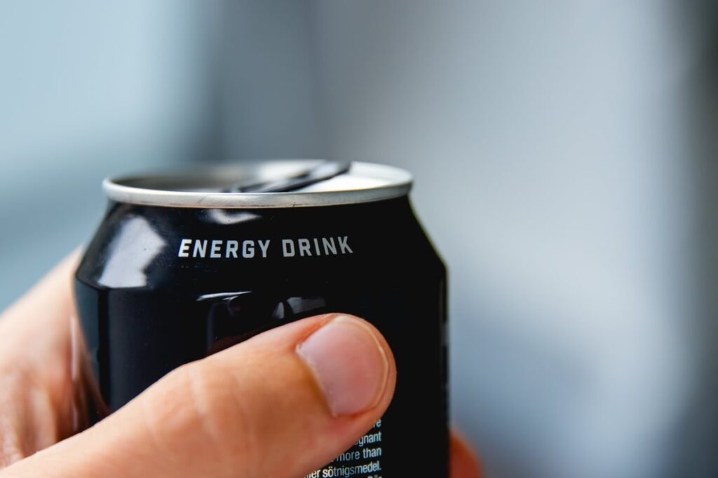 deputado-quer-proibir-venda-de-energeticos-a-menores-de-18-anos-no-df