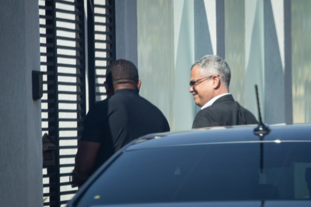 bolsonaro-recebe-advogado-em-casa-um-dia-apos-condenacao-no-stf