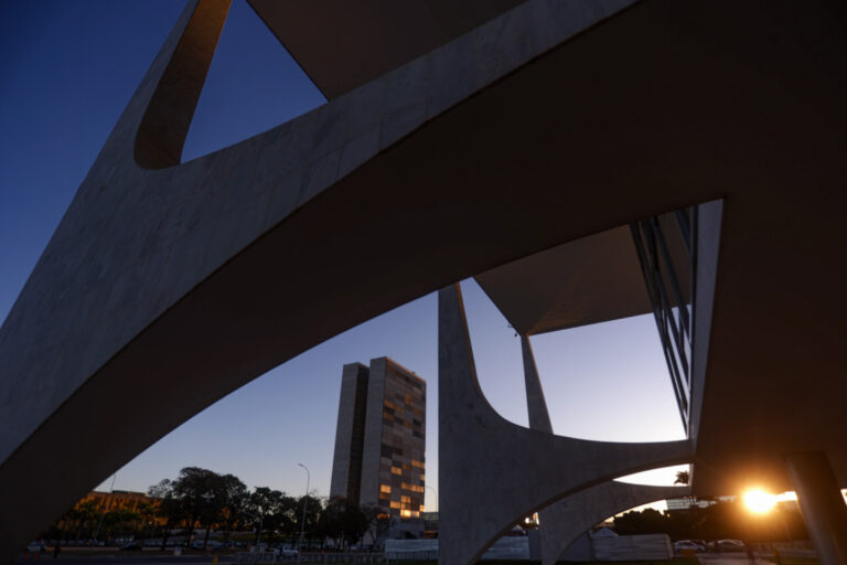 governo-lula-faz-ofensiva-contra-anistia-e-paga-r$-3,2-bilhoes-em-emendas