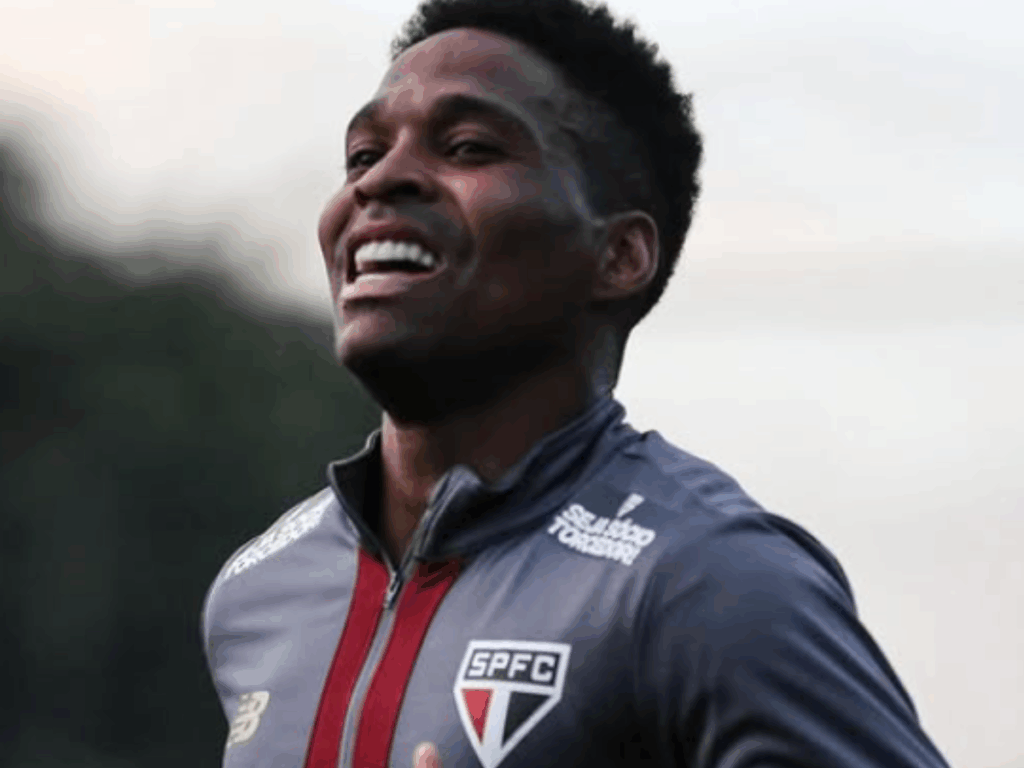 lateral-do-sao-paulo-valoriza-competitividade-interna-no-clube:-“briga-sadia”