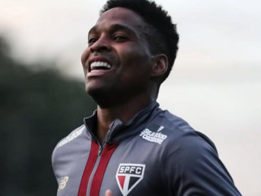 Lateral do São Paulo valoriza competitividade interna no clube: “Briga sadia”