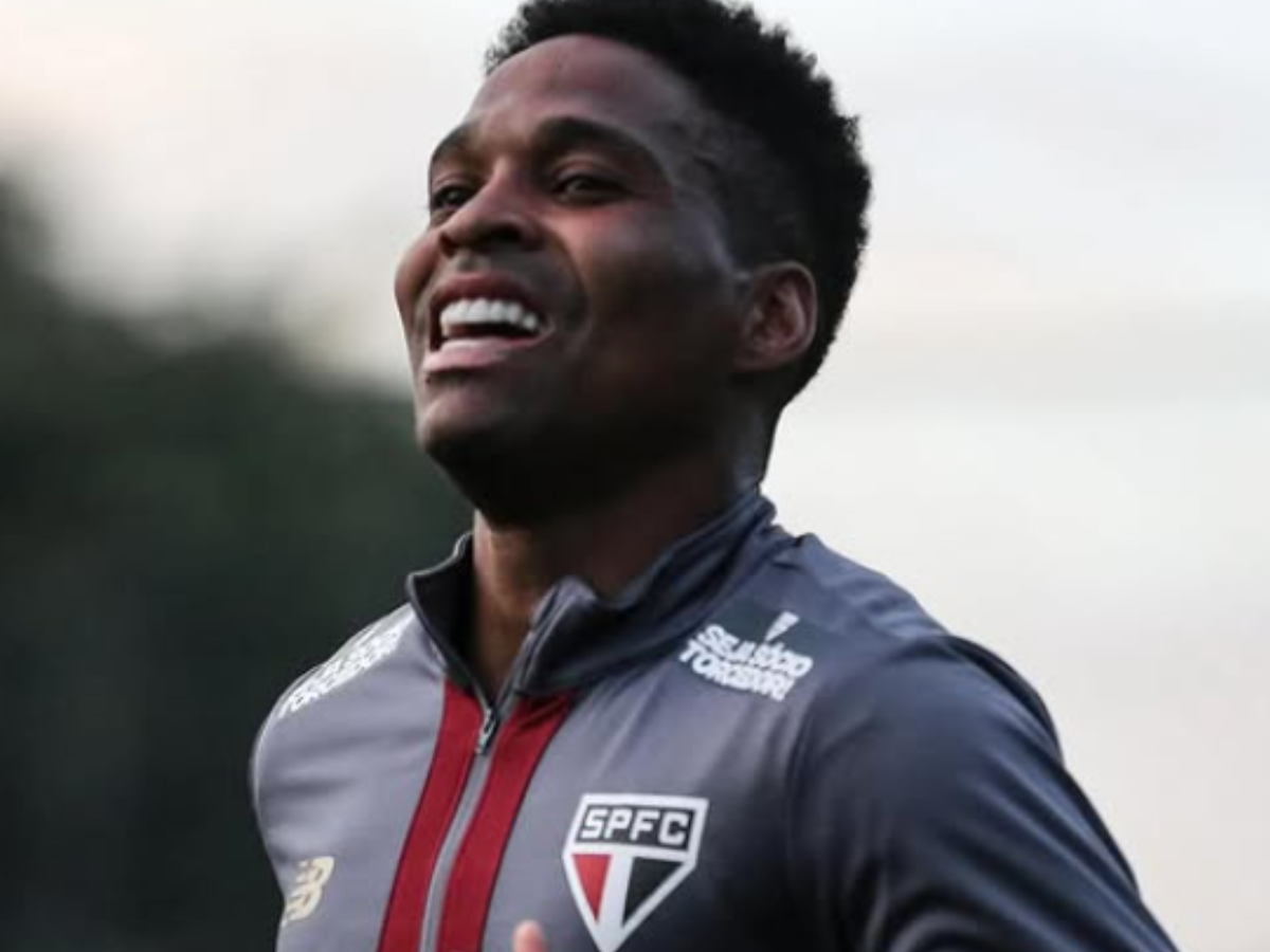 Lateral do São Paulo valoriza competitividade interna no clube: “Briga sadia”