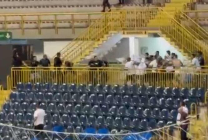 video:-torcidas-de-ceara-e-fortaleza-brigam-em-jogo-de-futsal