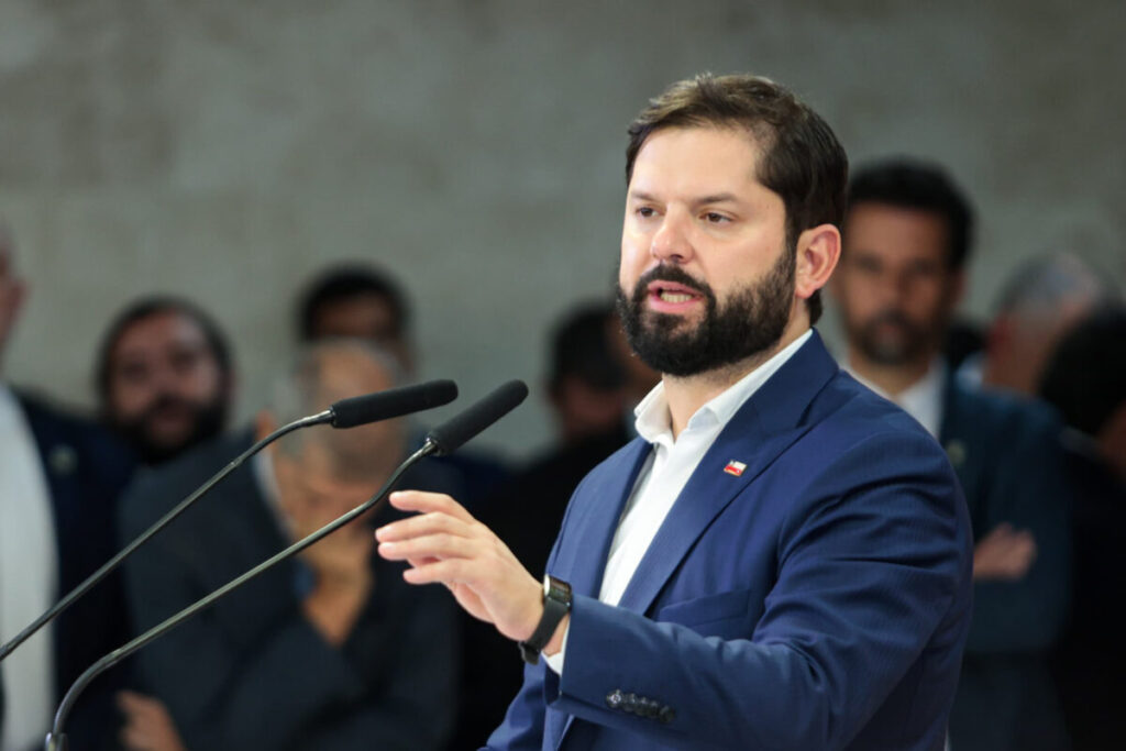 gabriel-boric-elogia-democracia-do-brasil-apos-condenacao-de-bolsonaro