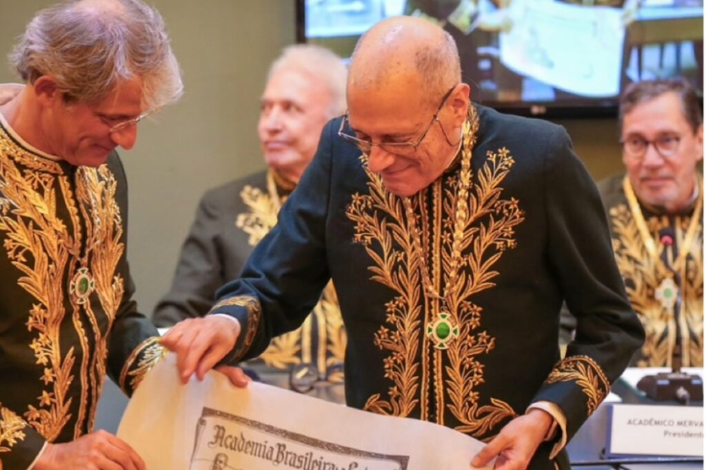 paulo-henriques-britto-toma-posse-na-academia-brasileira-de-letras