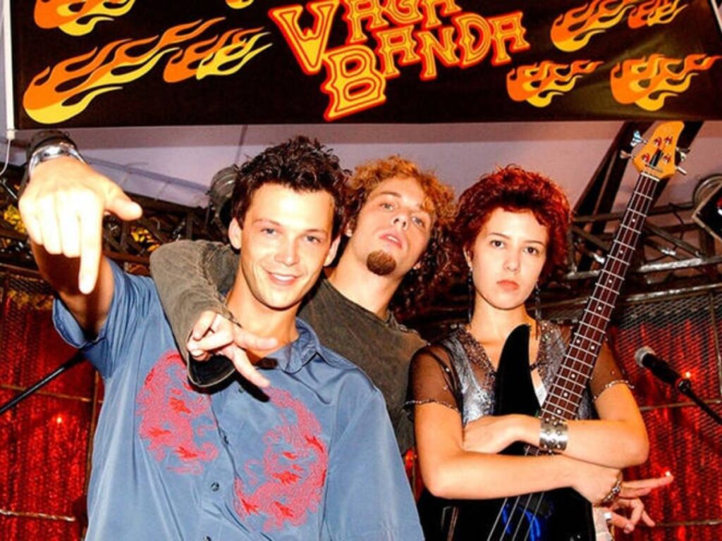 alem-de-“guerreiras-do-kpop”,-relembre-artistas-da-ficcao-que-ganharam-as-paradas