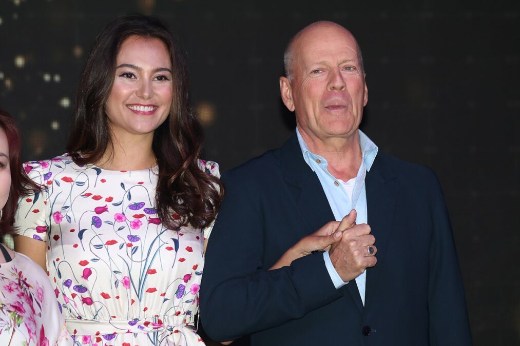 Esposa de Bruce Willis revela que o ator não se comunica mais