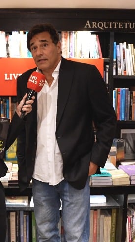 “eu-ia-morrer”:-luciano-szafir-choca-ao-expor-drama-contra-a-covid-em-novo-livro