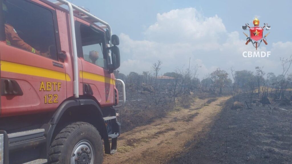 incendio-florestal-devasta-area-de-cerrado-no-lago-oeste