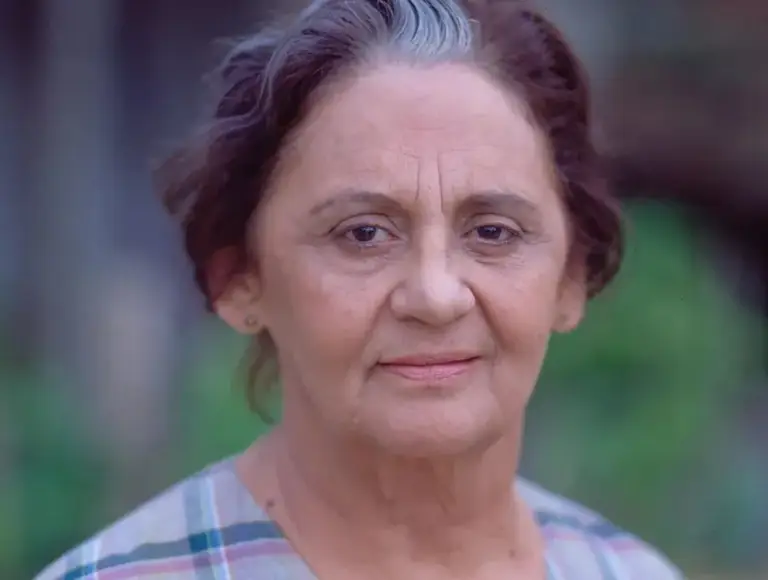 “um-brinda-a-vida”:-laura-cardoso-celebra-98-anos-com-homenagens-de-fas-e-famosos