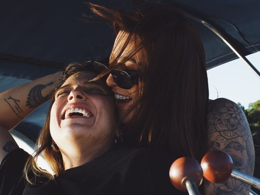 Lauana Prado compartilha álbum de fotos com a noiva: “Amor faz morada”