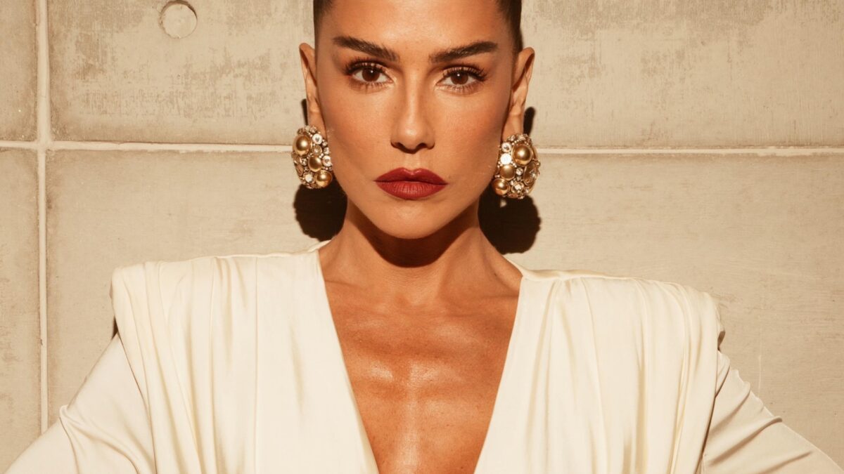 Deborah Secco: “Eu já era feminista antes de virar moda”