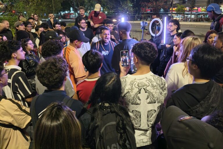 batalha-do-ana-rosa:-mcs-celebram-cultura-de-rua-em-duelo-de-rimas