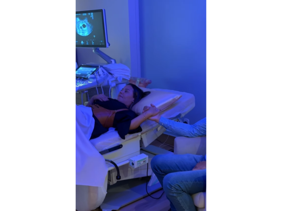 Grávida de gêmeos, influenciadora relata complicação e médico esclarece riscos. Entenda!