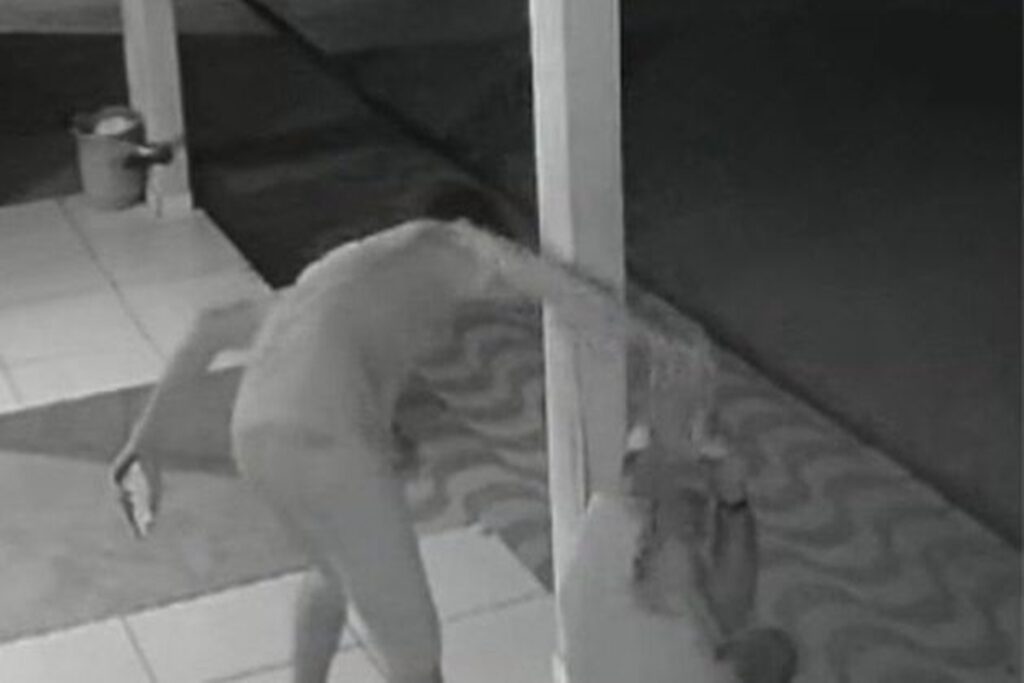 chacina:-assassino-invade-casa,-mata-casal-e-ataca-homem-na-rua