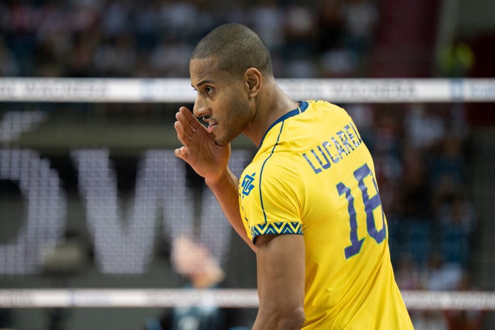 Brasil bate a China de virada na estreia do Mundial de Vôlei masculino
