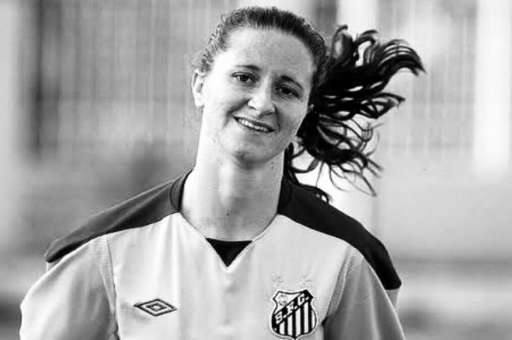 Ex-atacante do Santos morre aos 43 anos vítima de câncer no útero