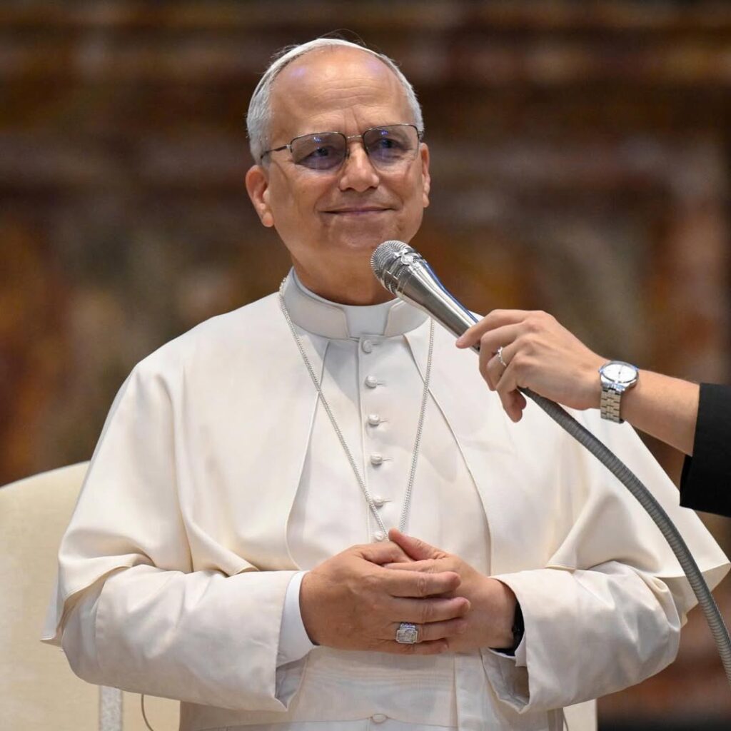 papa-leao-critica-altos-salarios-e-faz-referencia-a-elon-musk:-“estamos-em-apuros”