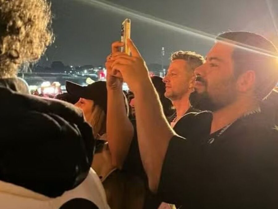 Sandy faz participação em show com o ex e o atual na plateia