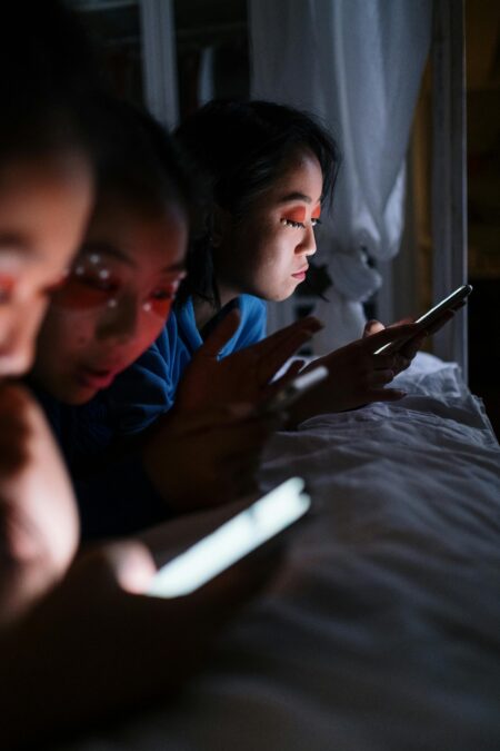Especialista alerta sobre os impactos da dependência digital para a saúde mental