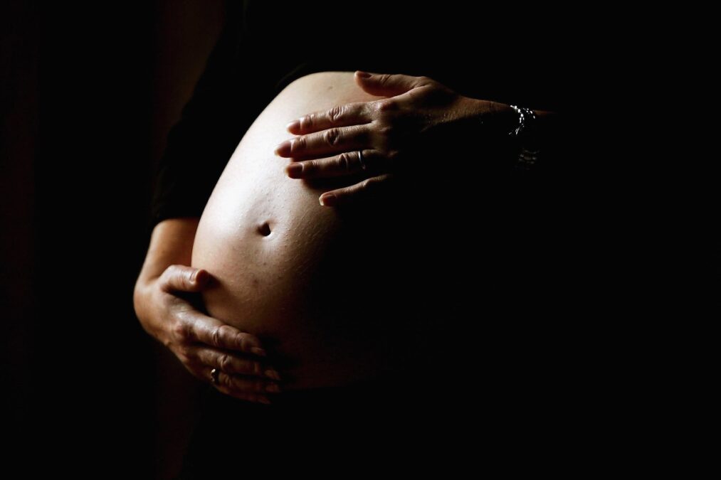 Adolescente grávida dá à luz em carro após ser picada por escorpião