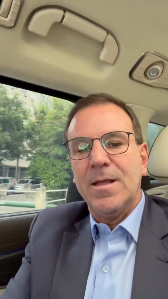 eduardo-paes-reforca-amizade-com-silas-malafaia-em-culto-e-critica-investigacao