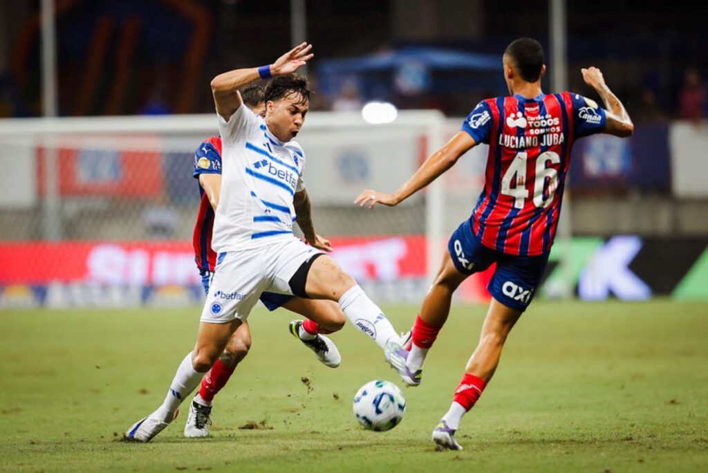 brasileirao:-cruzeiro-vence-bahia-de-virada-e-volta-a-vice-lideranca