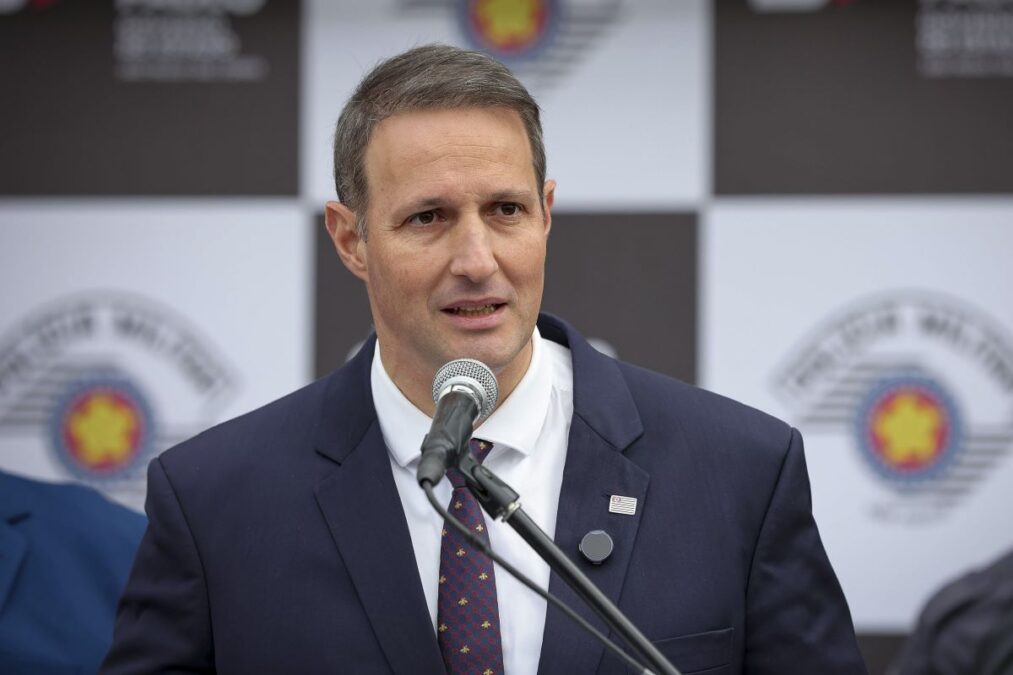 Derrite cria força-tarefa para apurar execução de delegado no litoral