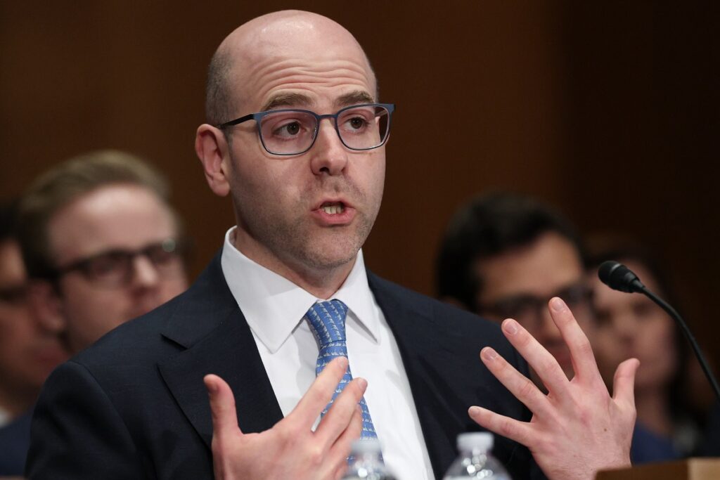 senado-dos-eua-aprova-aliado-de-trump-para-diretoria-do-fed