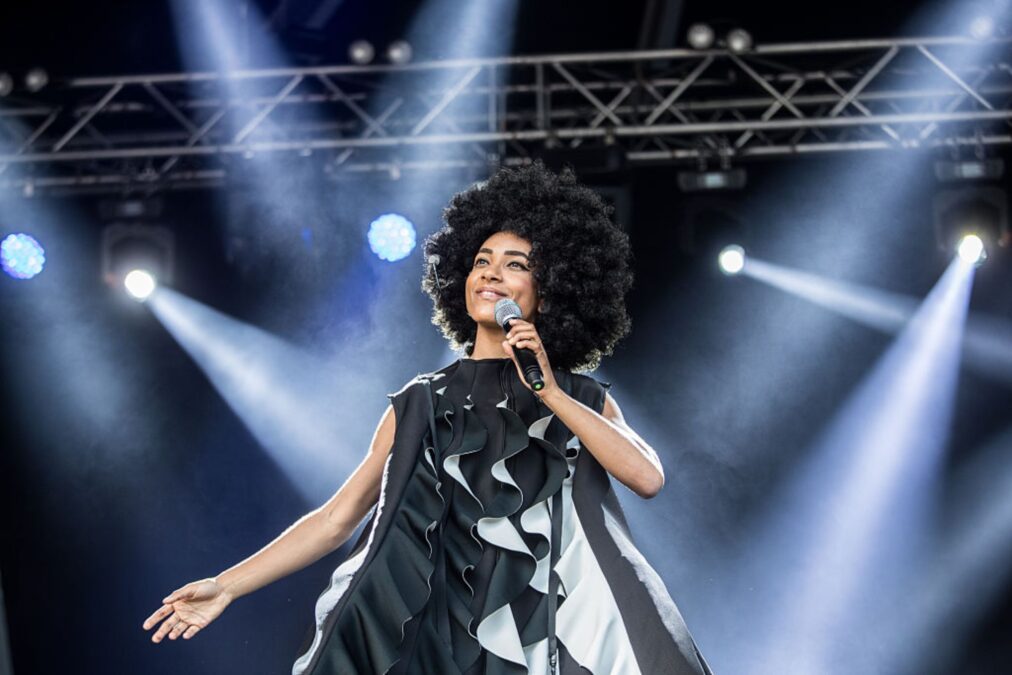 Falta pouco para curtir o jazz de Esperanza Spalding no Estilo Brasil