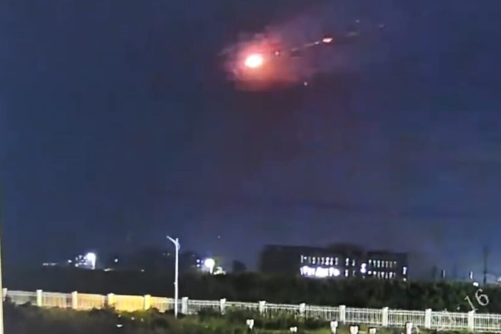 china:-misseis-interceptam-“ovnis”-e-intrigam-internautas;-video