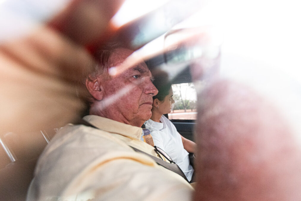 Bolsonaro passou mal de manhã e teve complicações à tarde, diz aliado