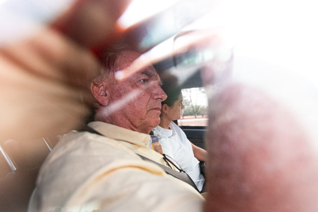 bolsonaro-passou-mal-de-manha-e-teve-complicacoes-a-tarde,-diz-aliado