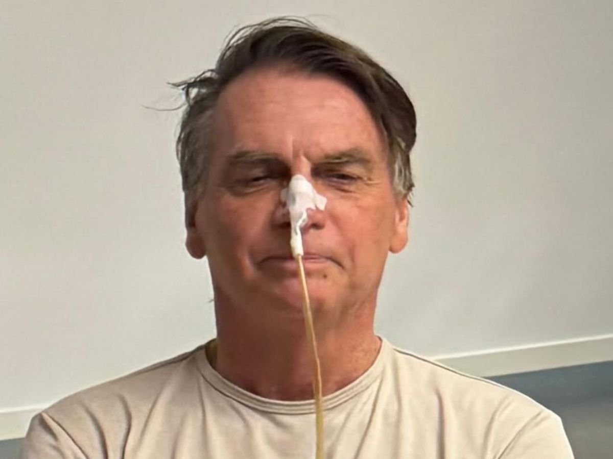 Após ser atendido às pressas, Bolsonaro passará a noite no hospital