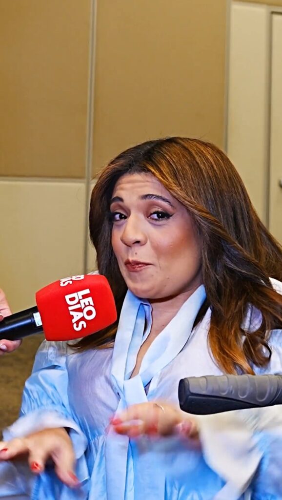 pequena-lo-recebe-medalha-do-merito-da-assembleia-legislativa-de-minas-gerais