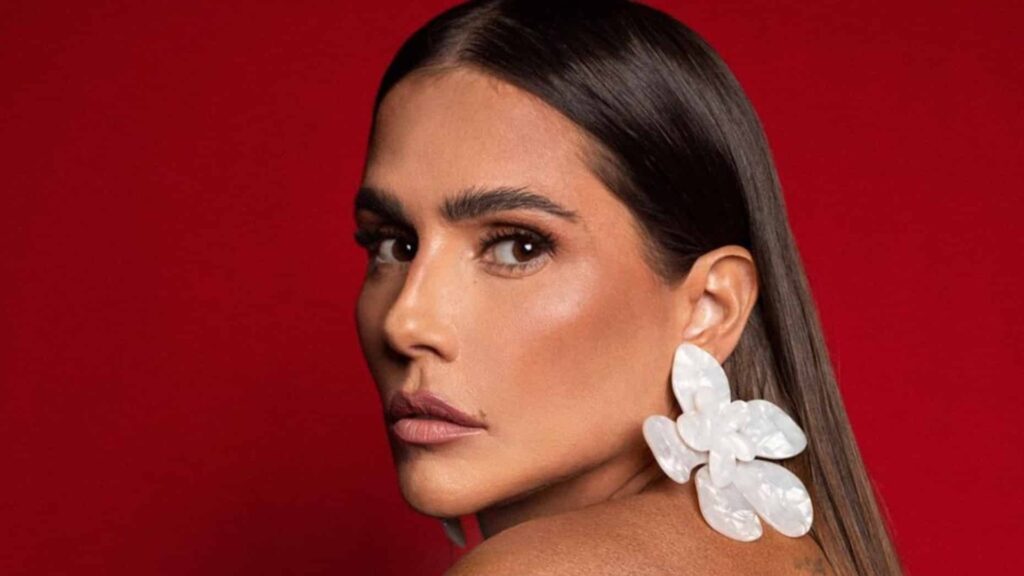 “no-amor-verdadeiro,-cabem-os-defeitos”,-afirma-deborah-secco