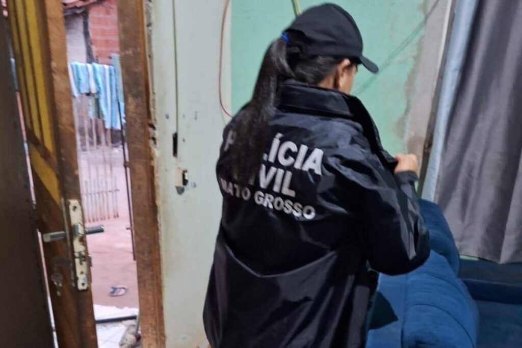 mae-e-presa-apos-jogar-agua-quente-no-filho-de-10-anos