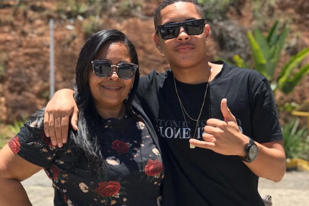 Após ser chamada de “vagabunda”, mãe de jogador faz post enigmático
