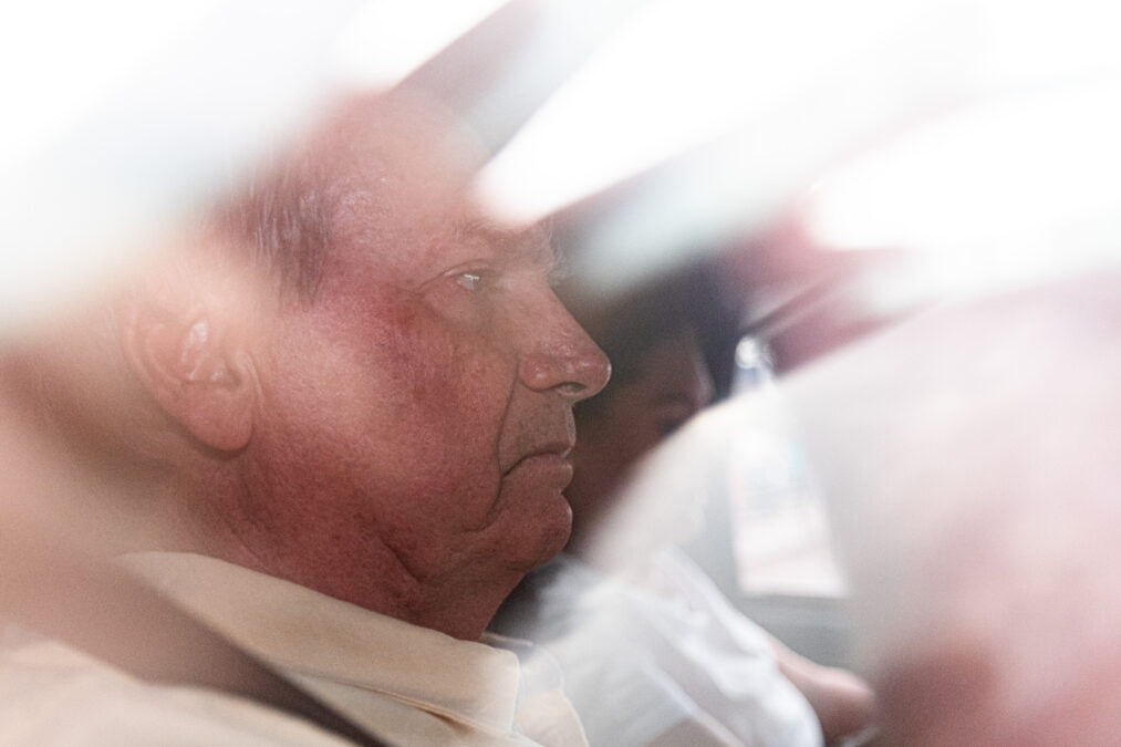 “Sol a vida toda sem proteção”, diz médico de Bolsonaro sobre câncer